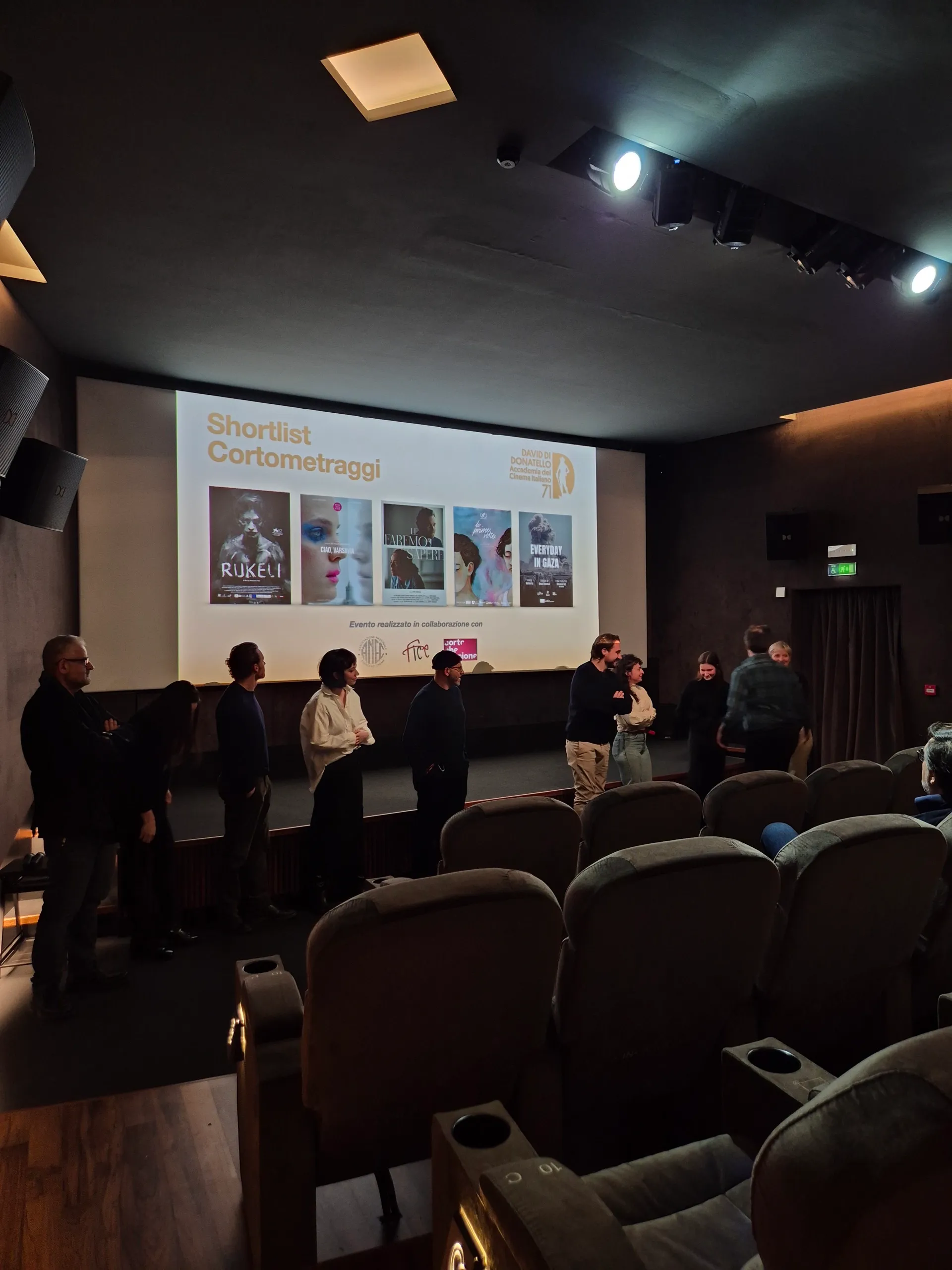 La shortlist dei cortometraggi proiettata sullo schermo della Sala Cinema
