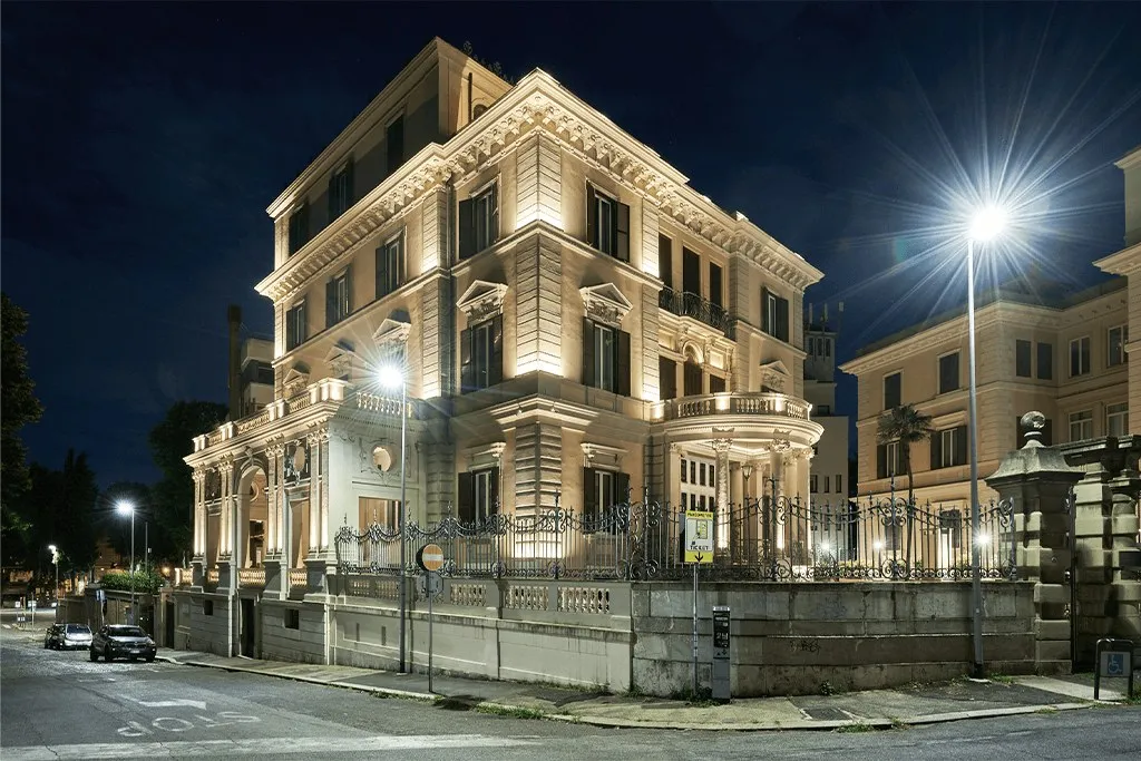 Il Palazzo illuminato di notte