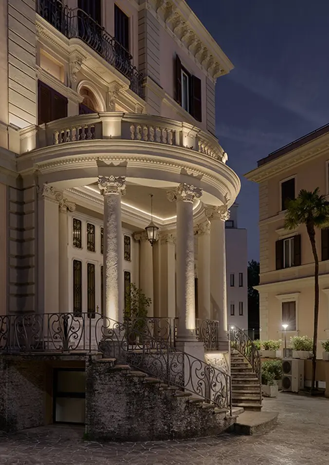 Palazzo dello Spettacolo — esterno notturno