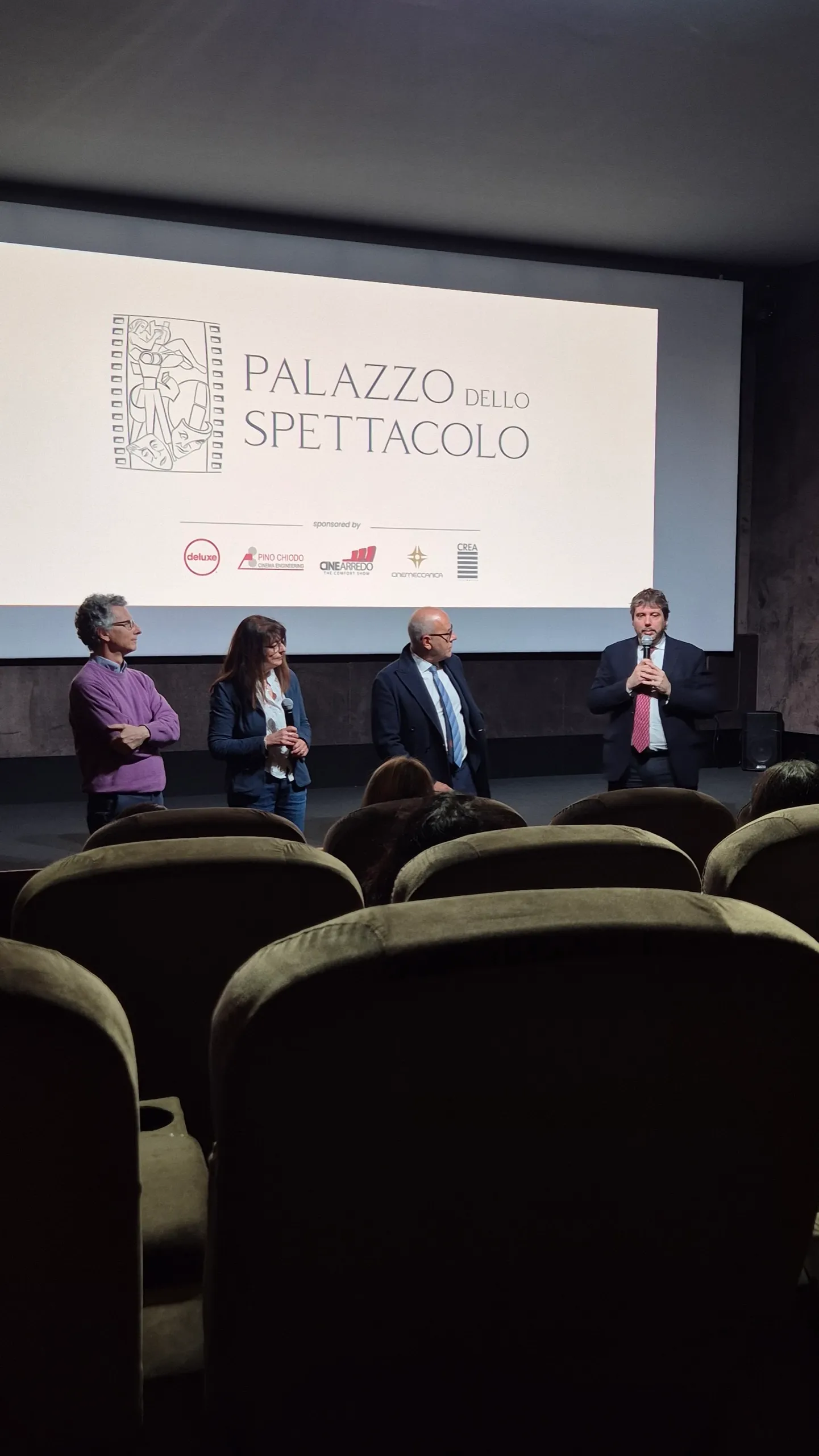 Presentazione in Sala Cinema con il logo del Palazzo dello Spettacolo sullo schermo